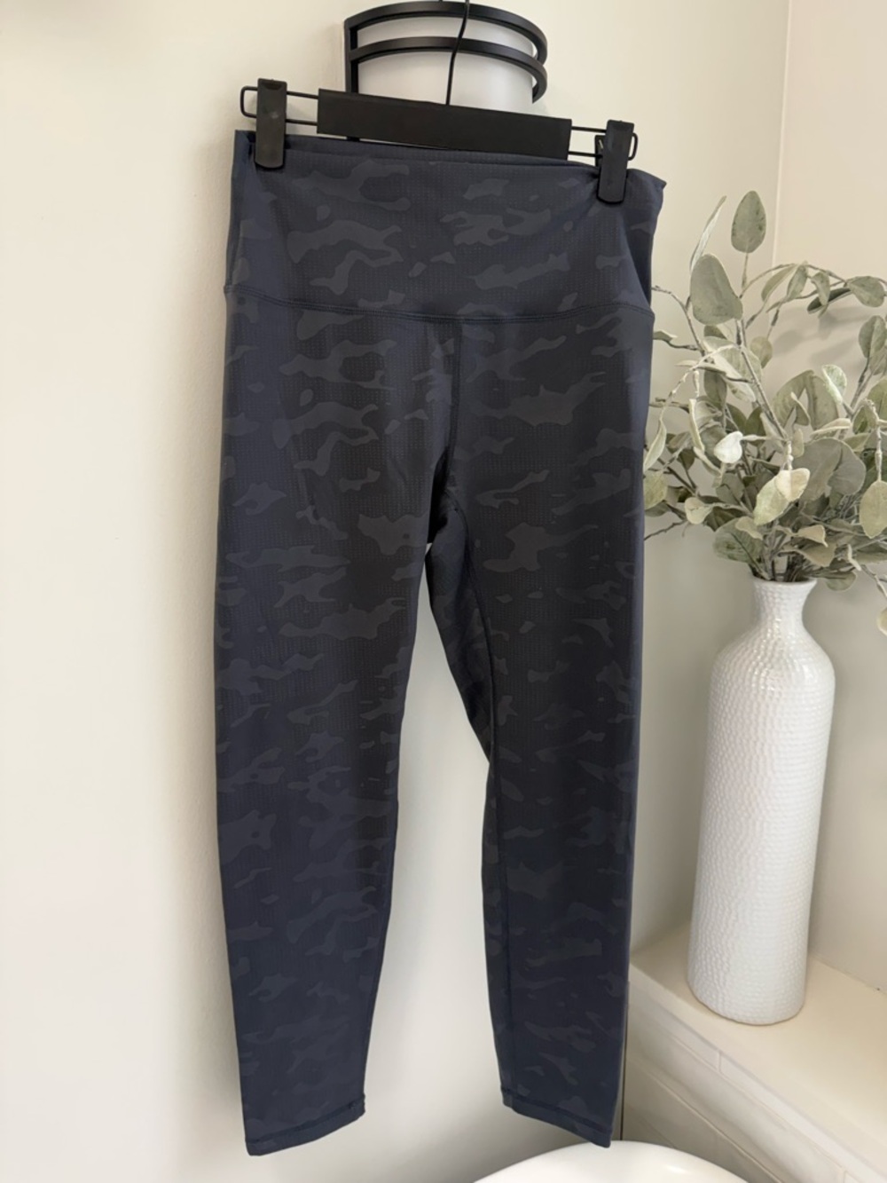 Zyia Active Size Small Gray Digital Camo High Waisted Leggings‎ inside Pocket
